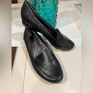 LifeStride Soft System, Leather Black Slip On Comfort Flat Shoes Loafers. New